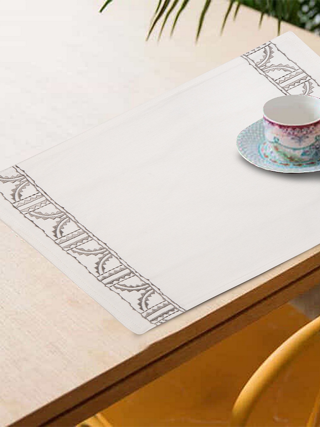 

BLANC9 Grey & White Embroidered Rectangular Table Placements