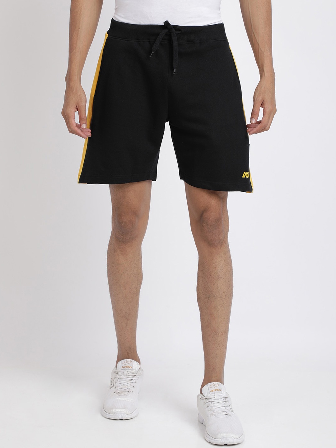 

MASH UNLIMITED Men Black Solid Regular Fit Sports Shorts