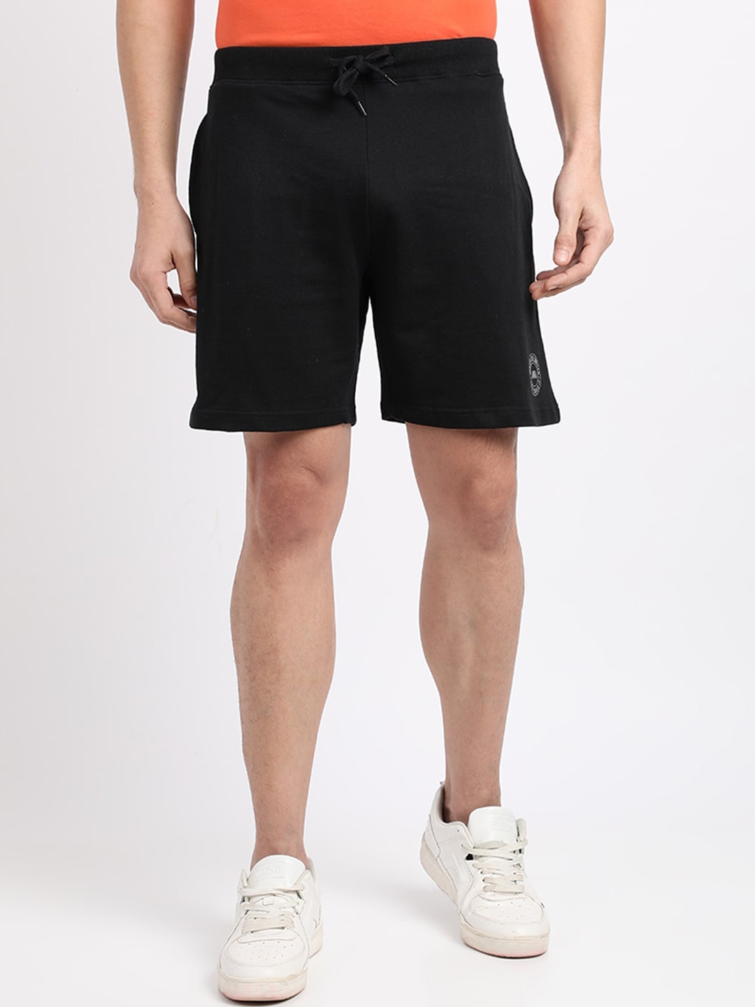 

MASH UNLIMITED Men Black Solid Regular Fit Sports Shorts