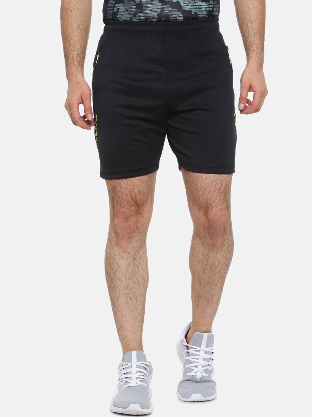 

Campus Sutra Men Black Solid Regular Fit Sports Shorts