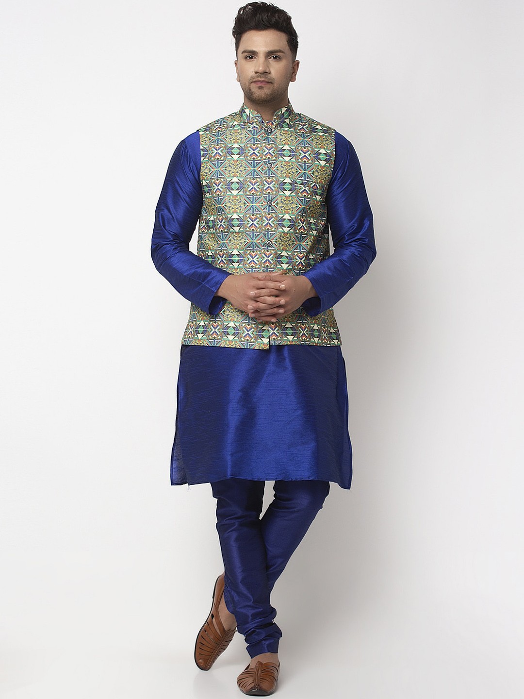 

Benstoke Men Blue & Green Solid Kurta with Churidar & Jacket