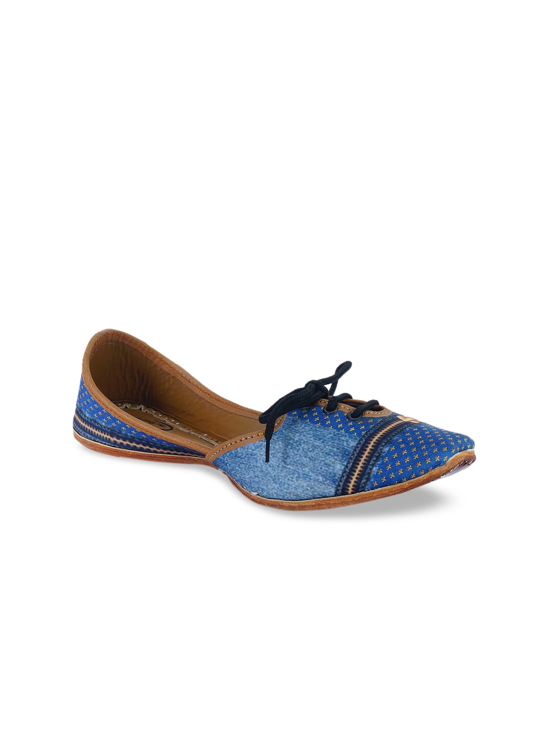 

The Desi Dulhan Women Blue Printed Mojaris