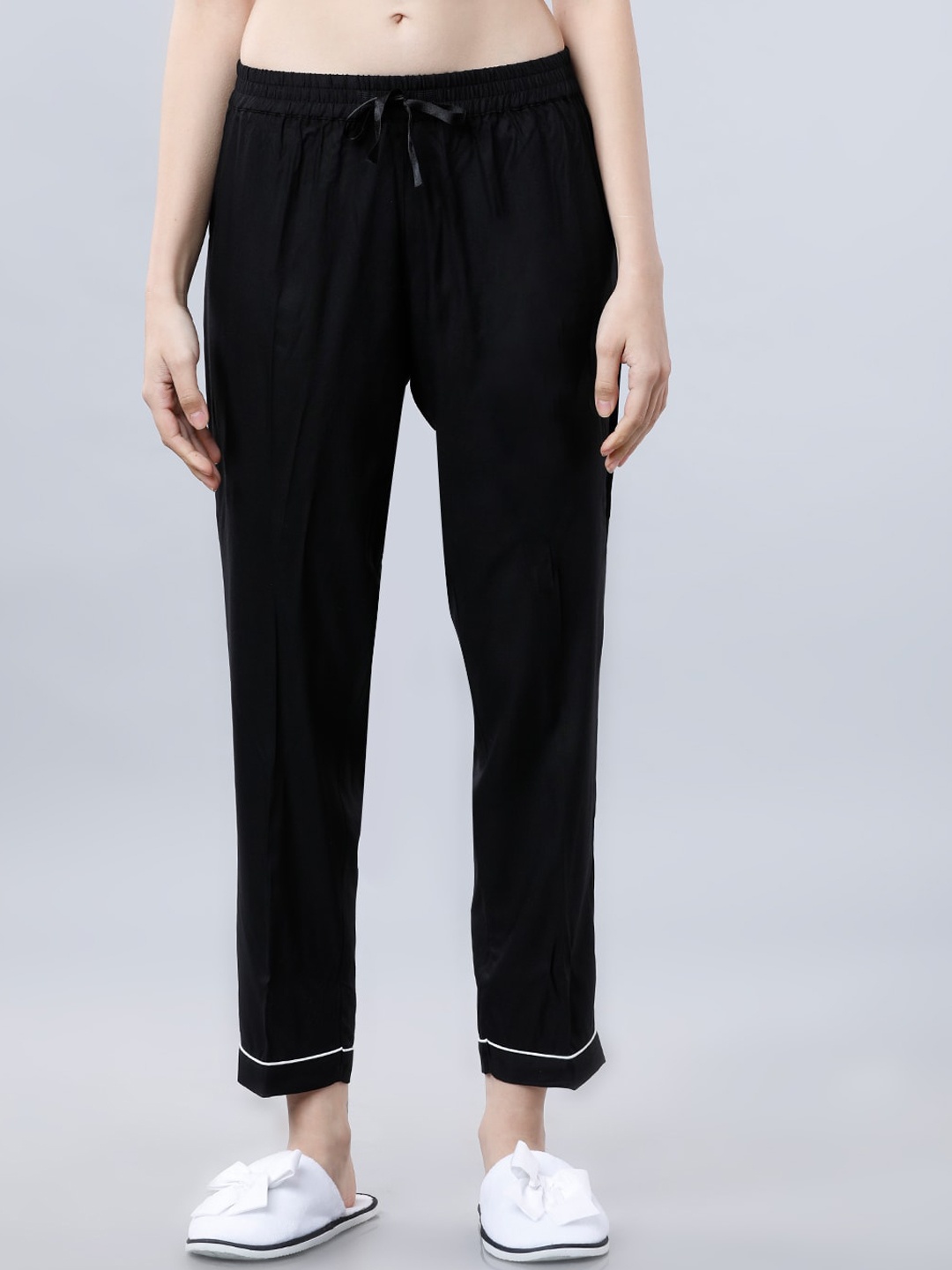 

Tokyo Talkies Women Black Solid Lounge Pants