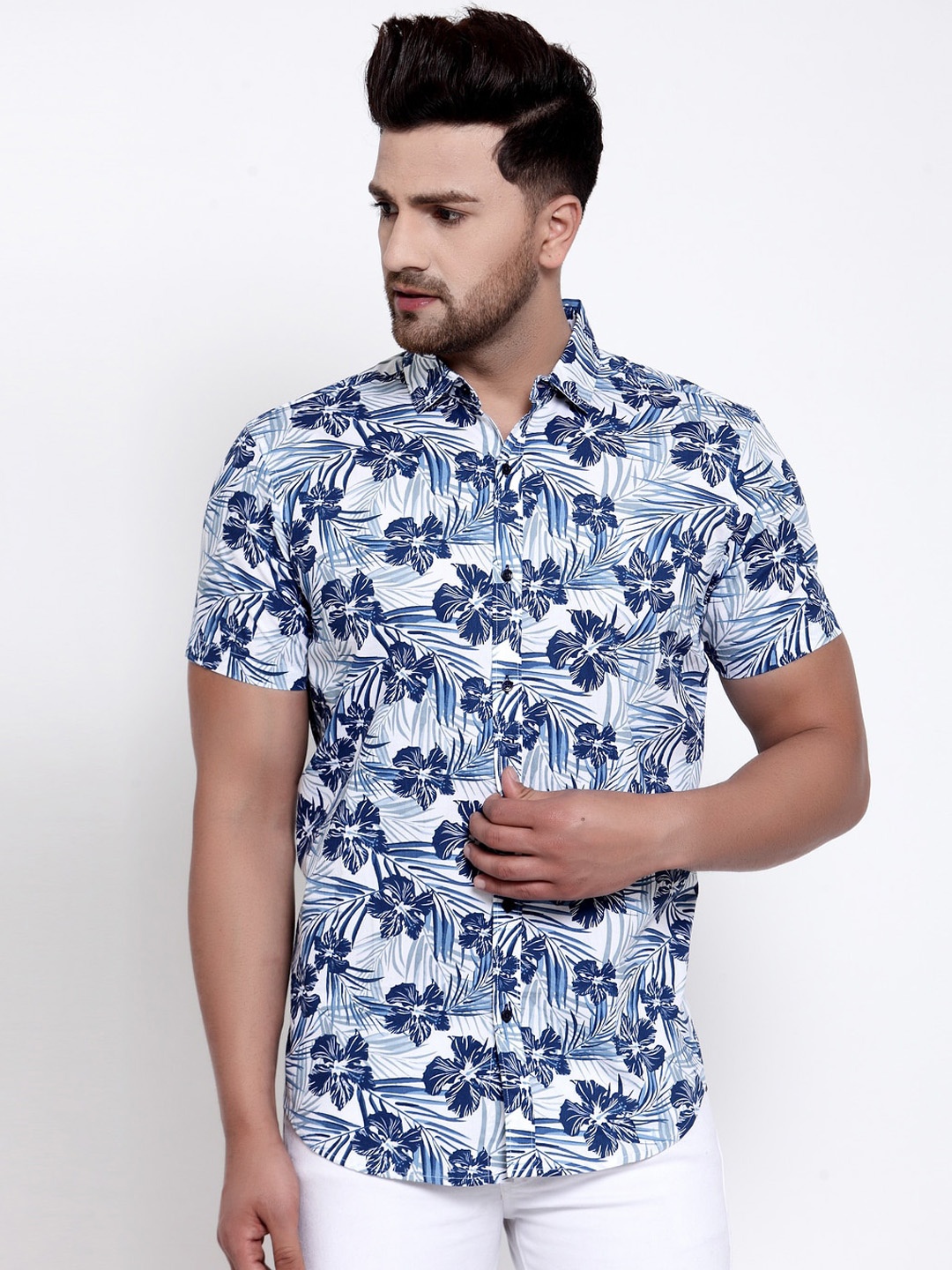 

Style Quotient Men White & BLue Boxy Floral Printed Cotton Casual Shirt