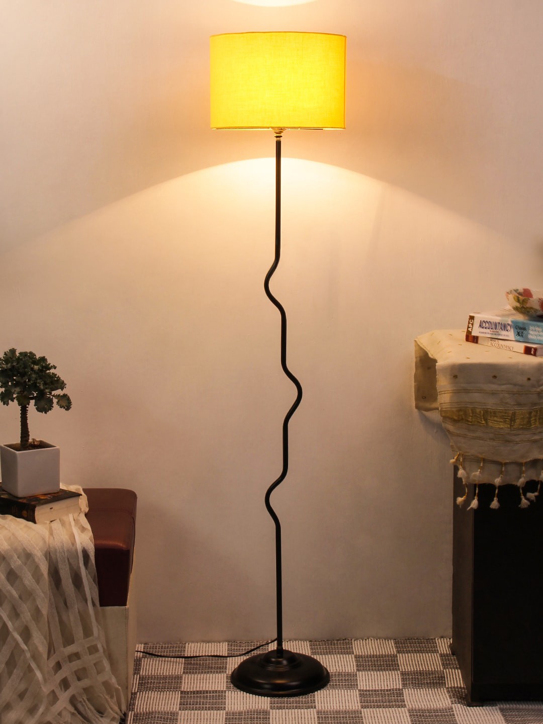 

Devansh Yellow & Black Solid Traditional Club Lamp with Shade