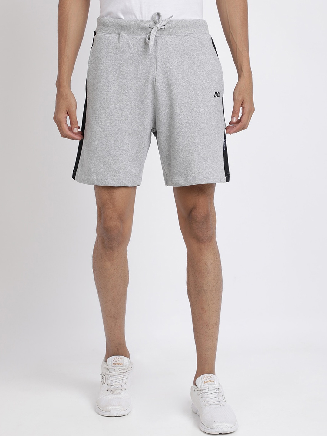 

MASH UNLIMITED Men Grey Solid Regular Fit Sports Shorts