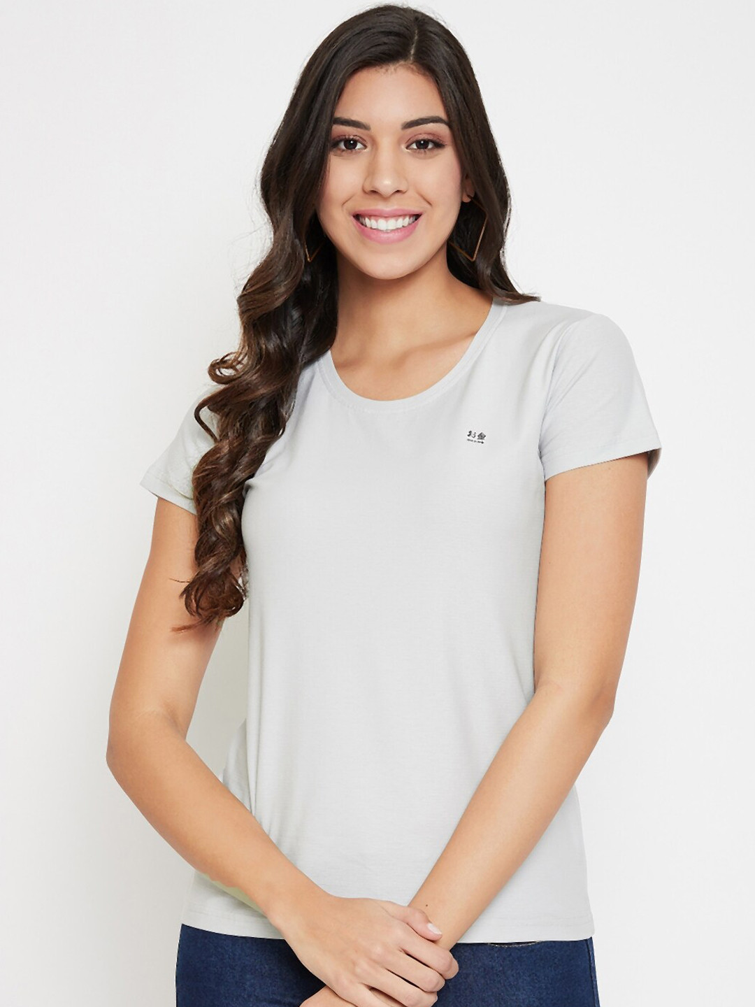

Okane Women Grey Solid Round Neck T-shirt