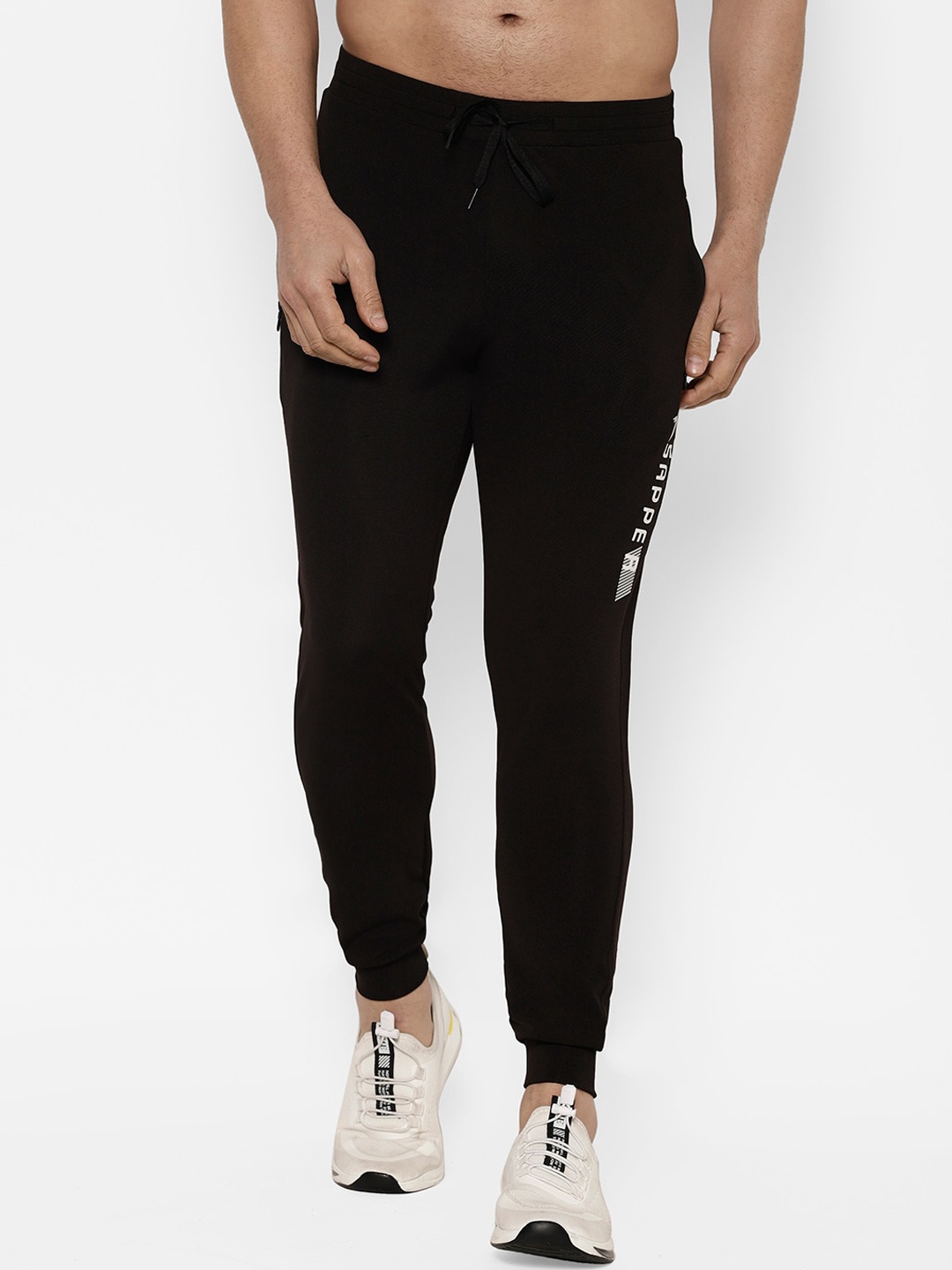

SAPPER Men Blac Solid Slim-Fit Joggers, Black