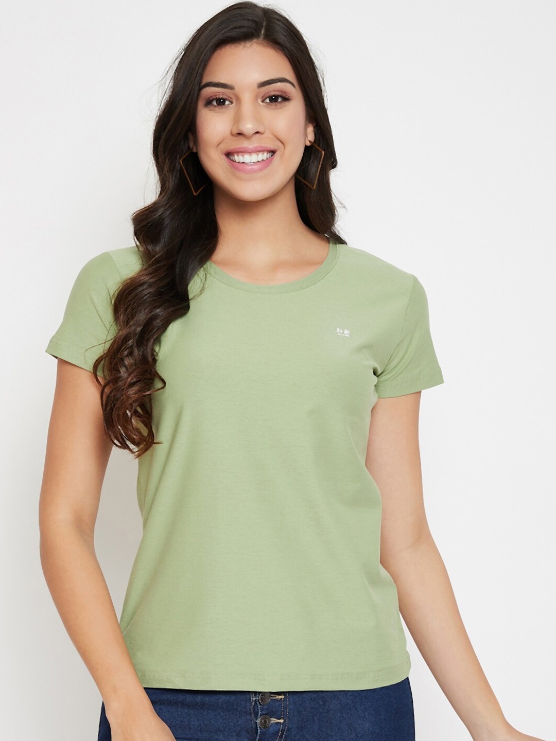

Okane Women Green Solid Round Neck T-shirt