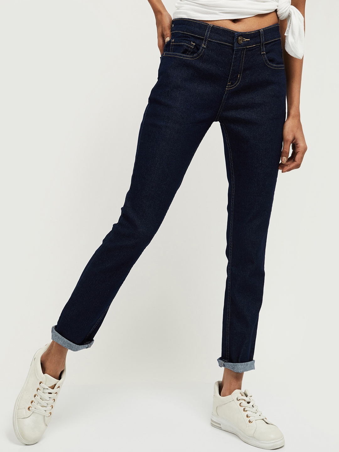 

max Women Blue Slim Fit Mid-Rise Clean Look Jeans