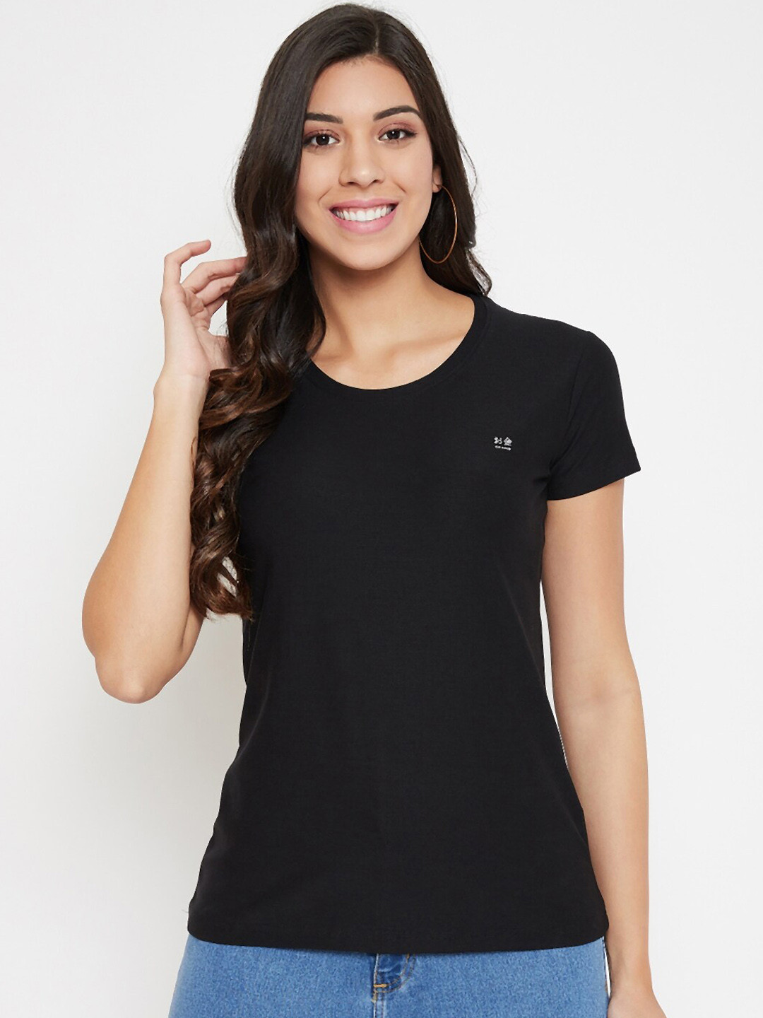 

Okane Women Black Solid Round Neck T-shirt