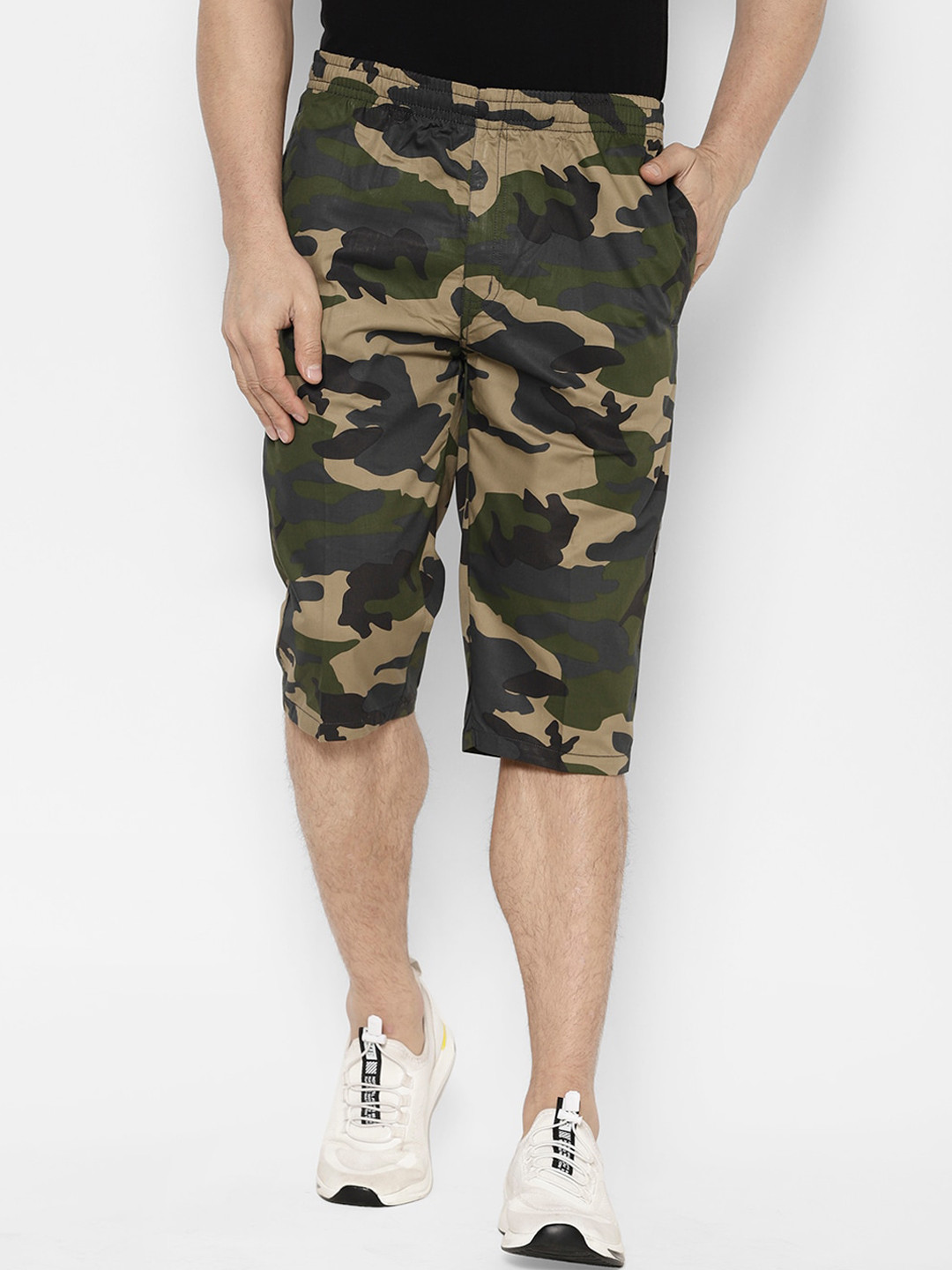 

SAPPER Men Green Camouflage Printed Slim Fit Three-Fourth Shorts