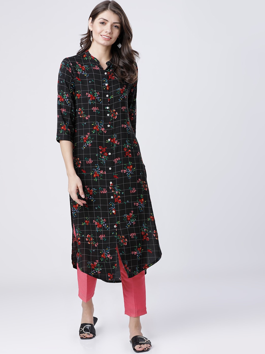 

Vishudh Women Black Floral Printed Kurta