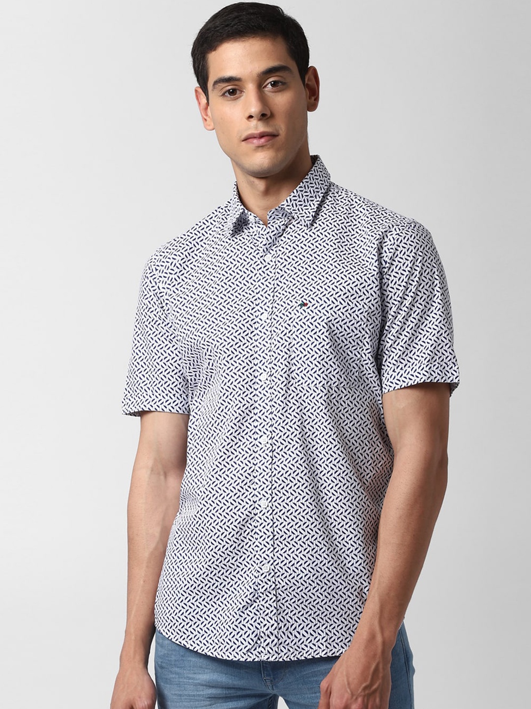 

Peter England Casuals Men White & Navy Blue Slim Fit Printed Casual Shirt