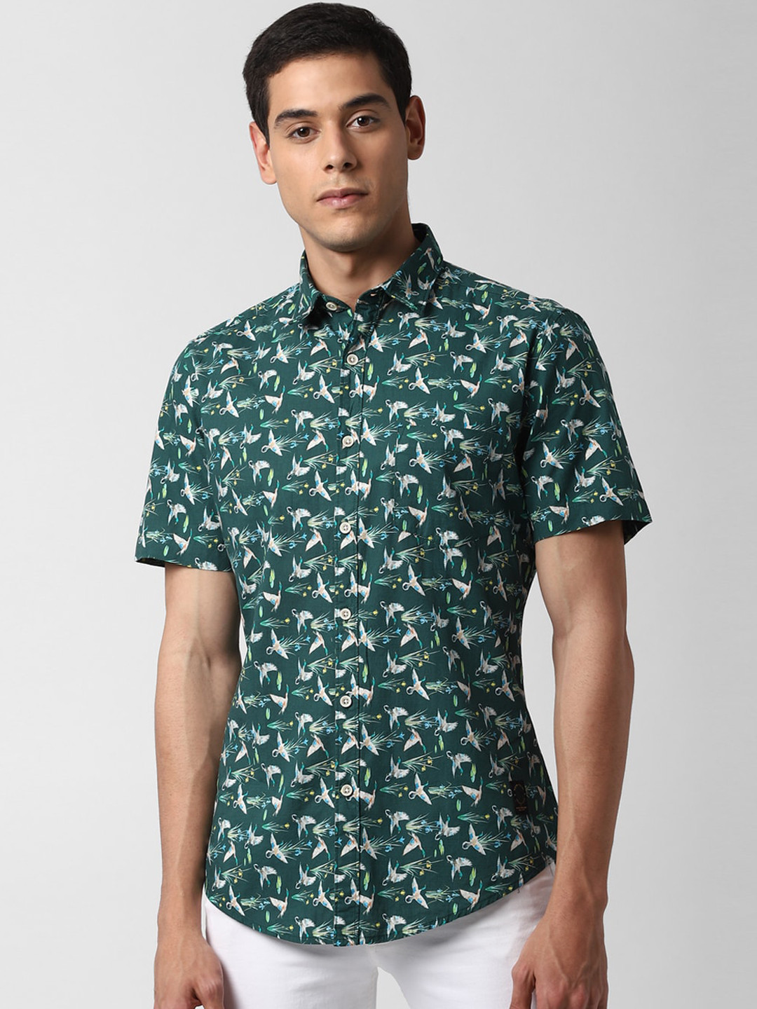 

Peter England Casuals Men Green Slim Fit Printed Casual Cotton Shirt