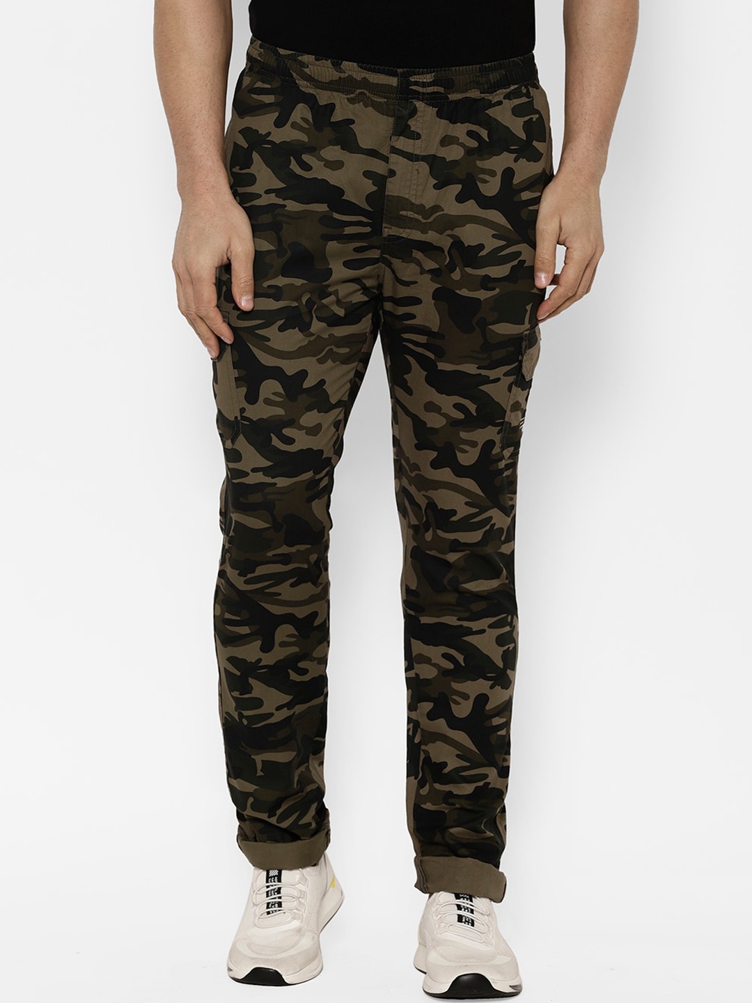 

SAPPER Men Beige & Green Slim Fit Camouflage Printed Cargos