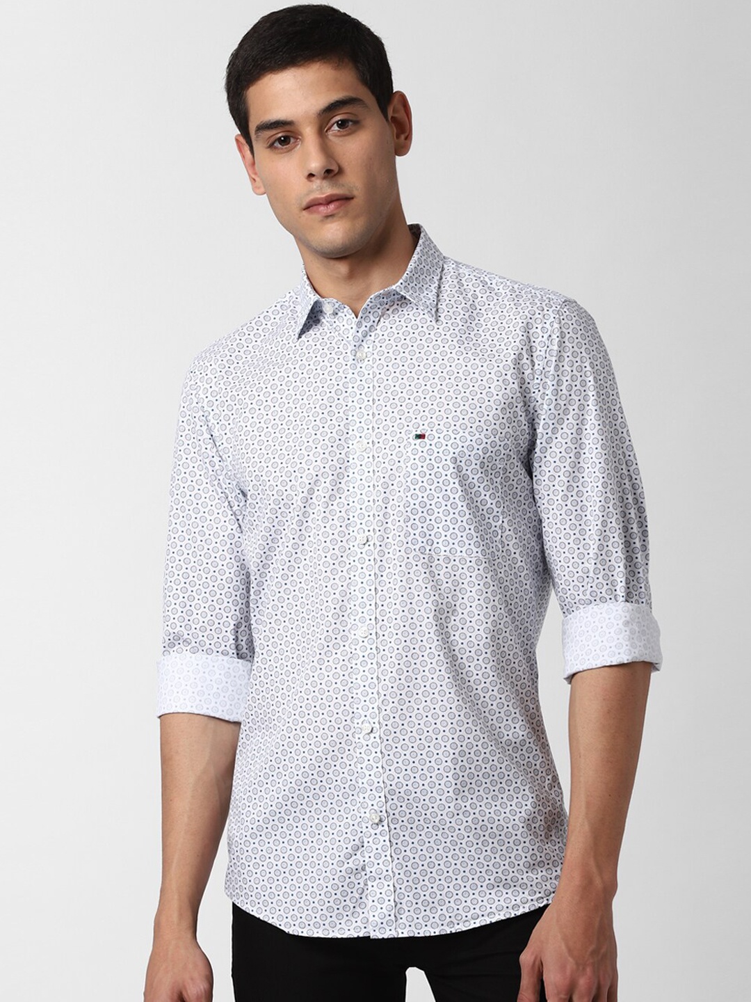 

Peter England Casuals Men White & Blue Slim Fit Printed Casual Shirt