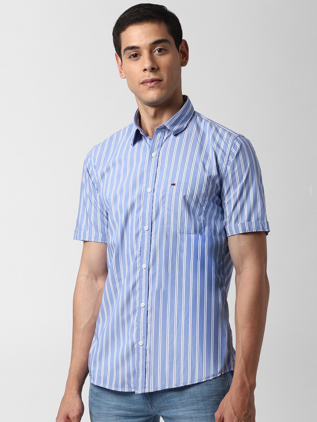 

Peter England Casuals Men Blue & White Slim Fit Striped Casual Shirt