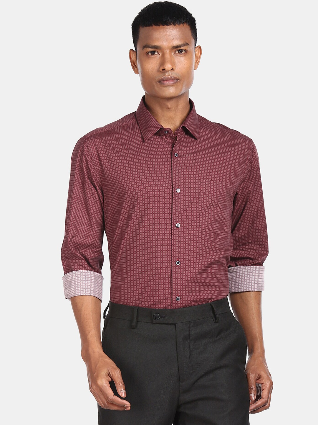

Arrow Men Maroon Slim Fit Checked Casual Shirt