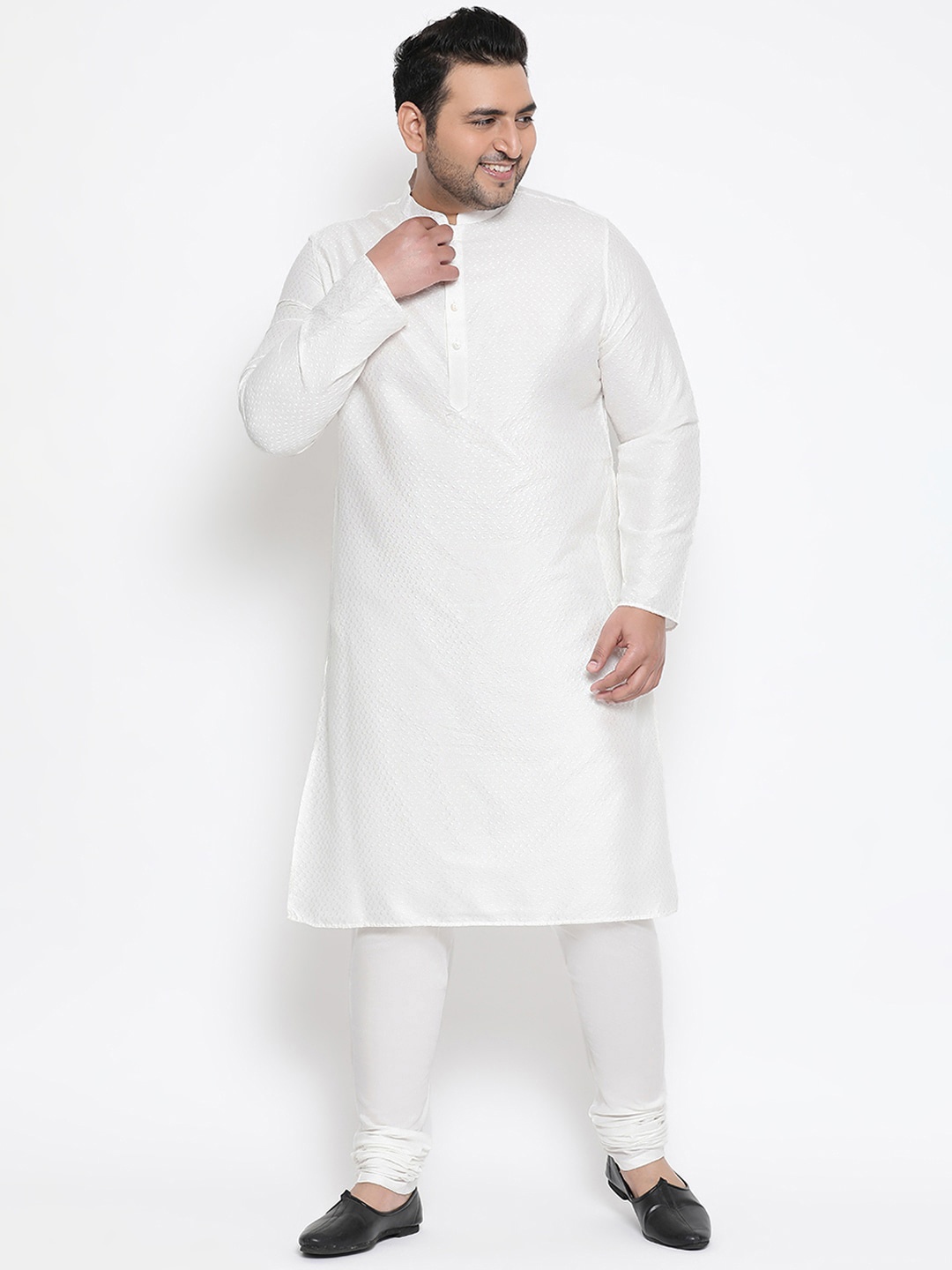 

KISAH PLUS Men White Embroidered Plus Size Kurta with Churidar