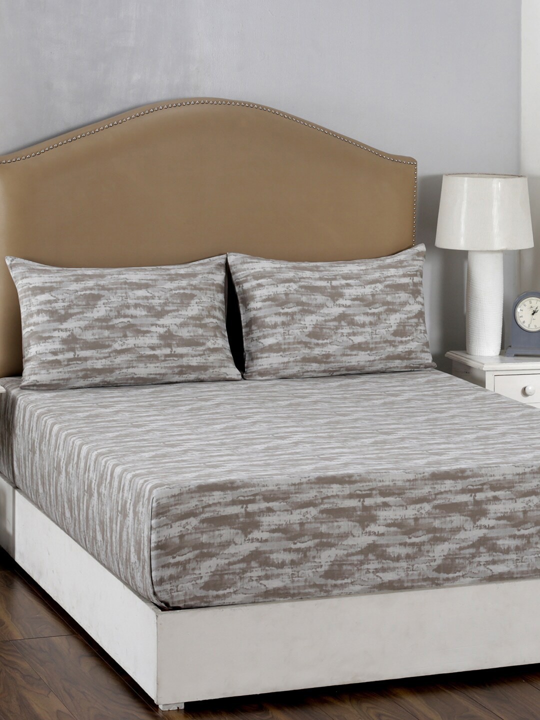 

MASPAR Beige & White Textura Print 210 TC Cotton 1 Queen Bedsheet with 2 Pillow Covers