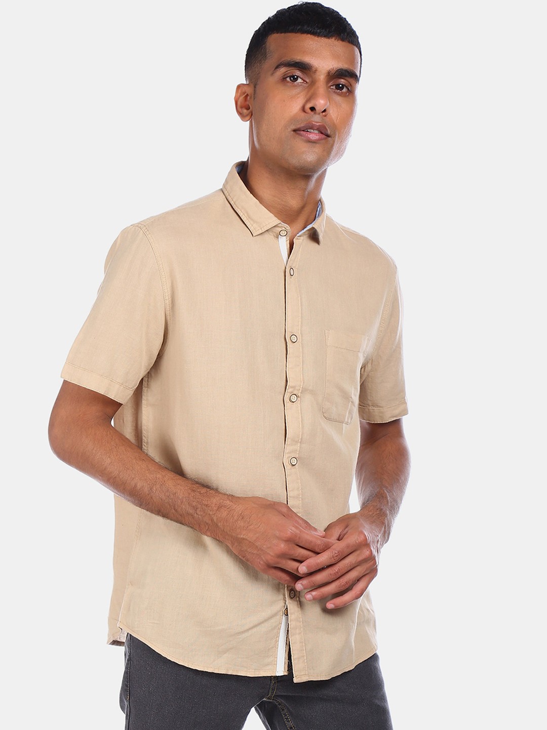 

Cherokee Men Beige Regular Fit Solid Casual Shirt