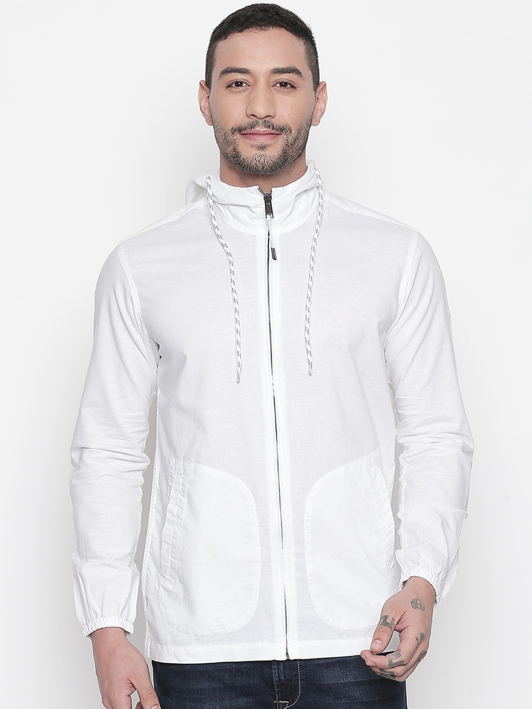 

Mufti Men White Slim Fit Solid Casual Shirt