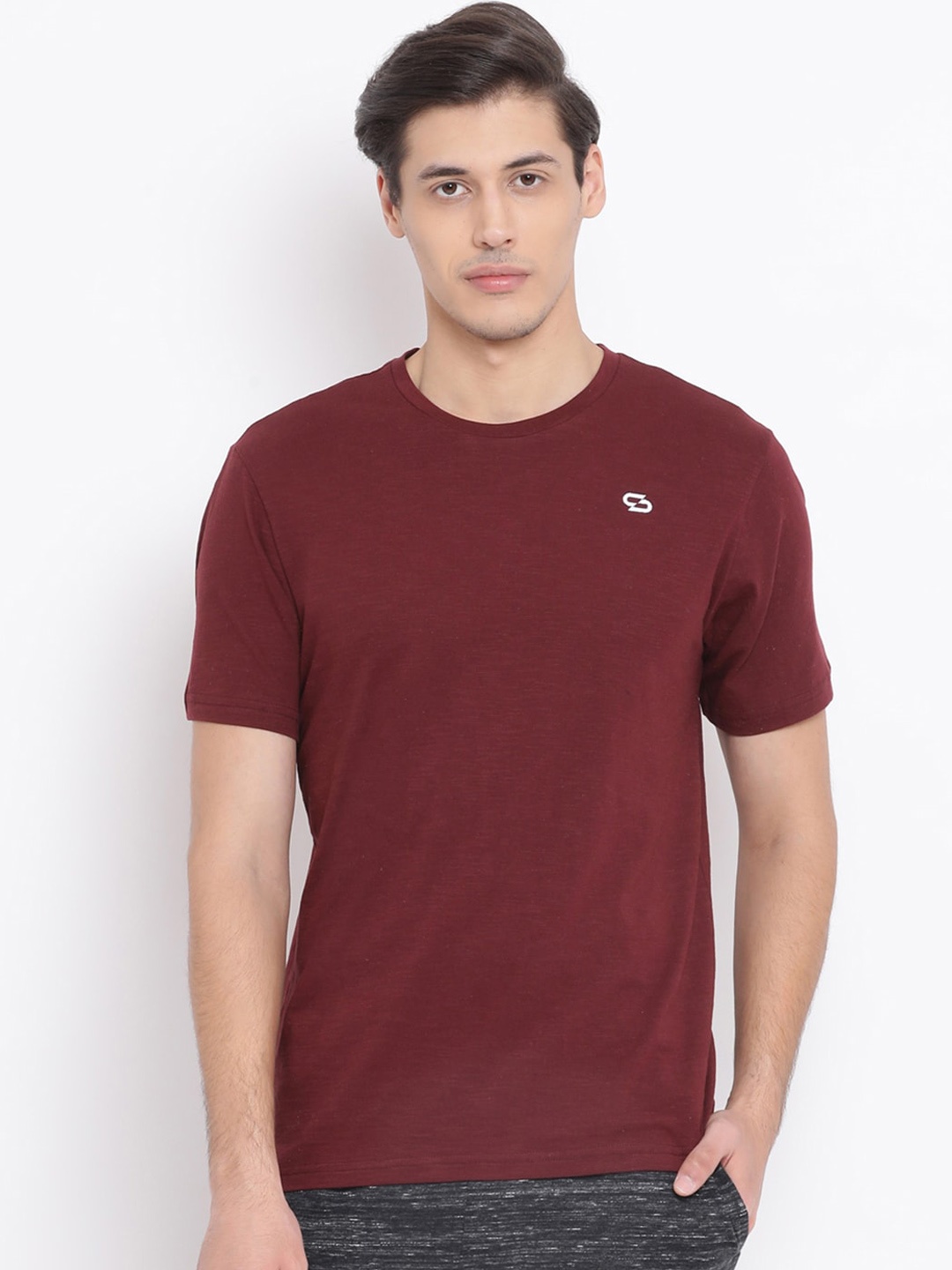 

Spolei Men Maroon Solid Round Neck T-shirt