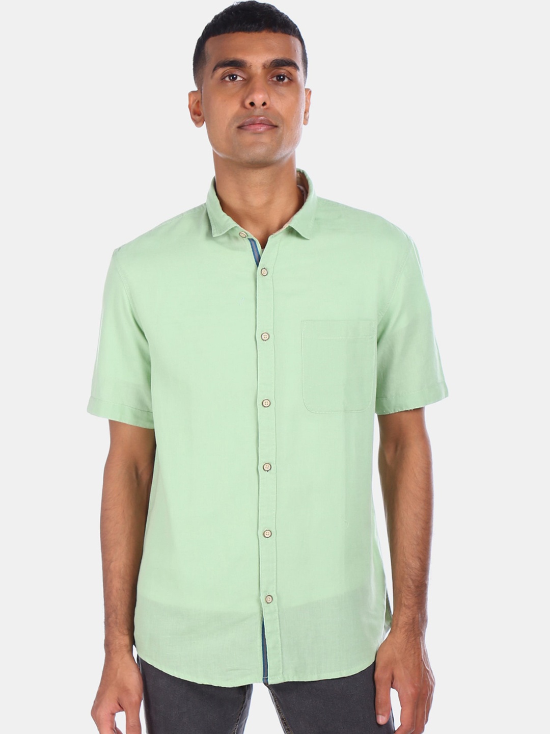 

Cherokee Men Green Solid Casual Shirt