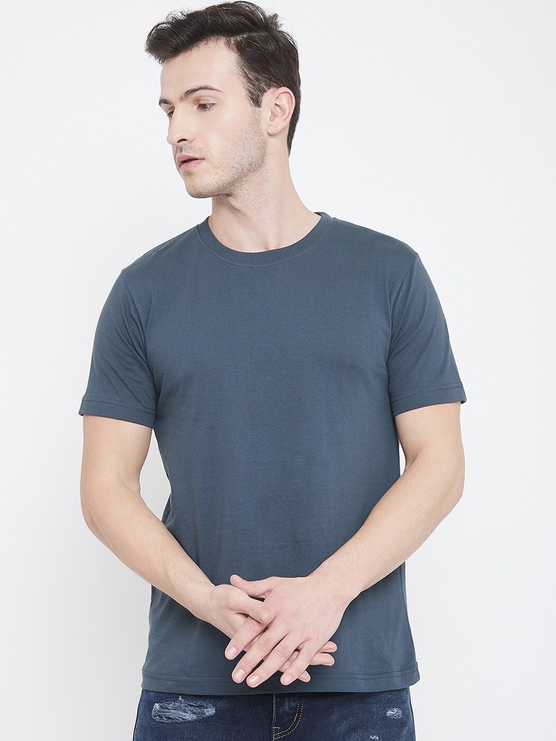 

Camey Men Blue Solid Round Neck T-shirt