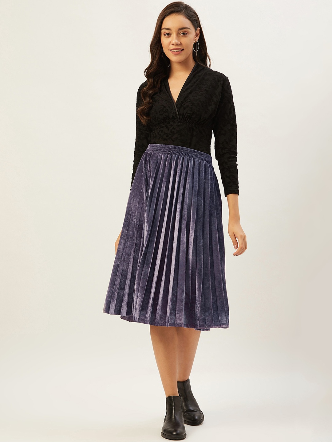 

ANVI Be Yourself Women Grey Solid Flared Midi Skirt