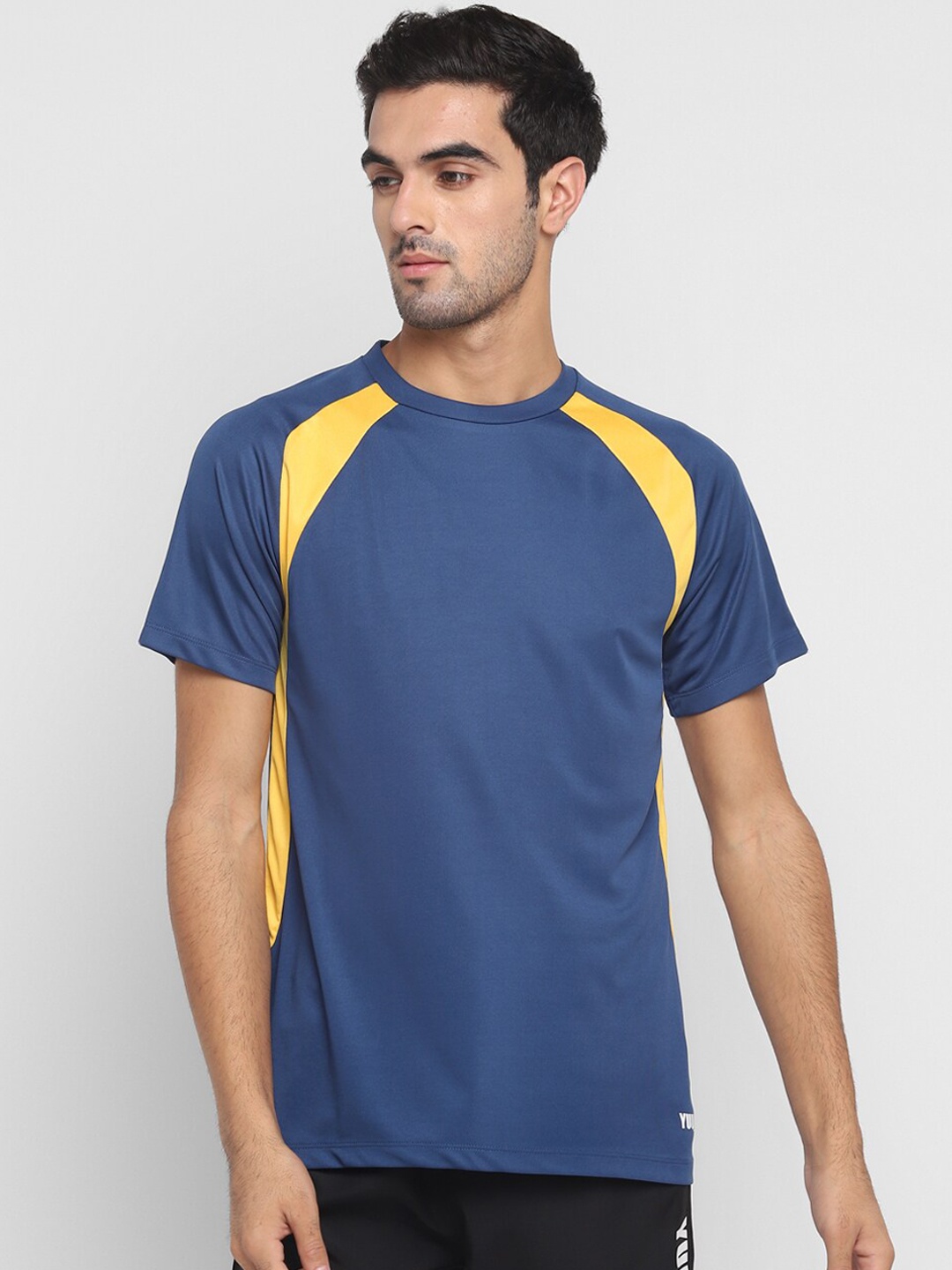 

Yuuki Men Blue Colourblocked Round Neck T-shirt