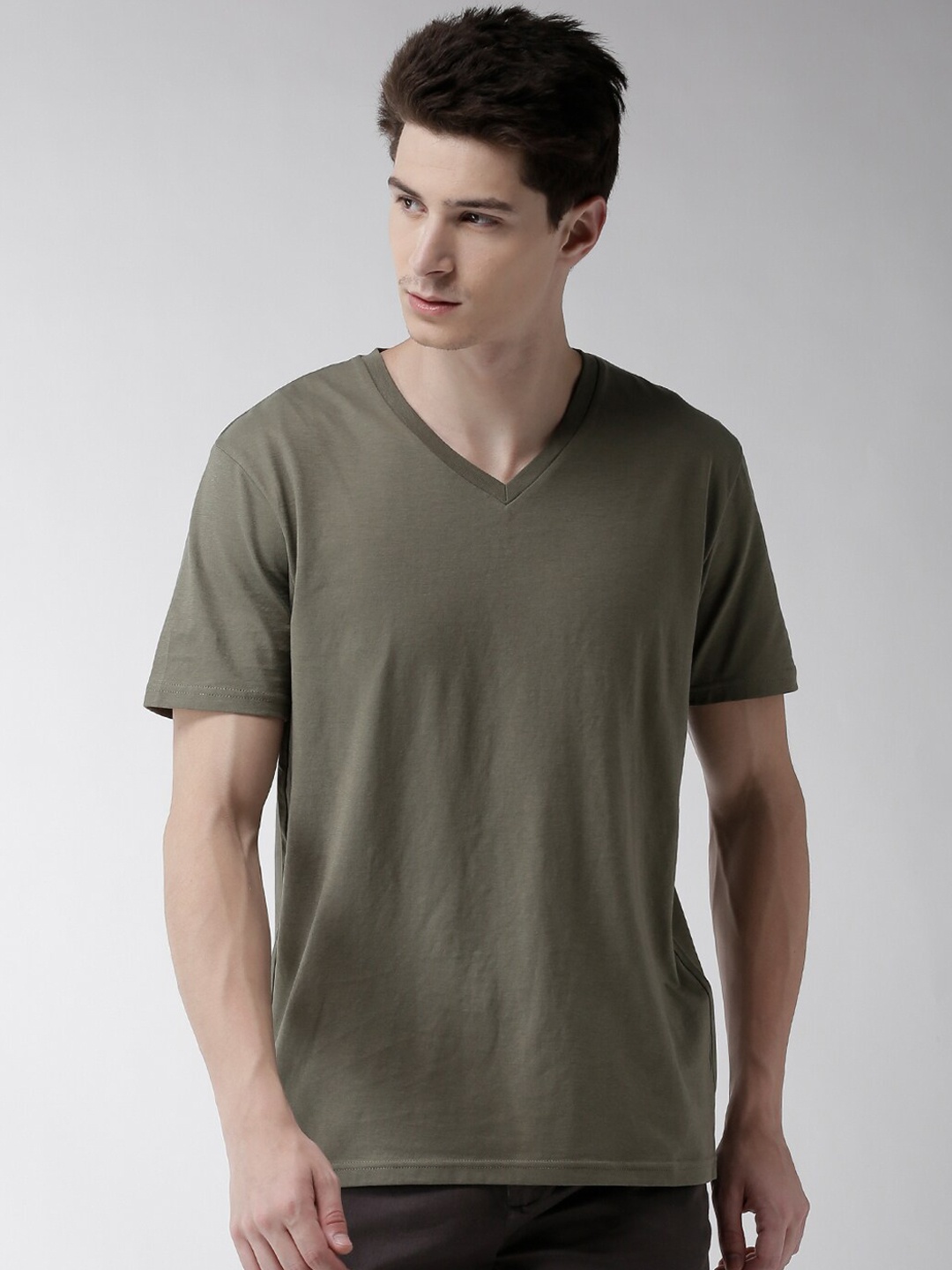 

Celio Men Olive Green Solid V-Neck Cotton Pure Cotton T-shirt