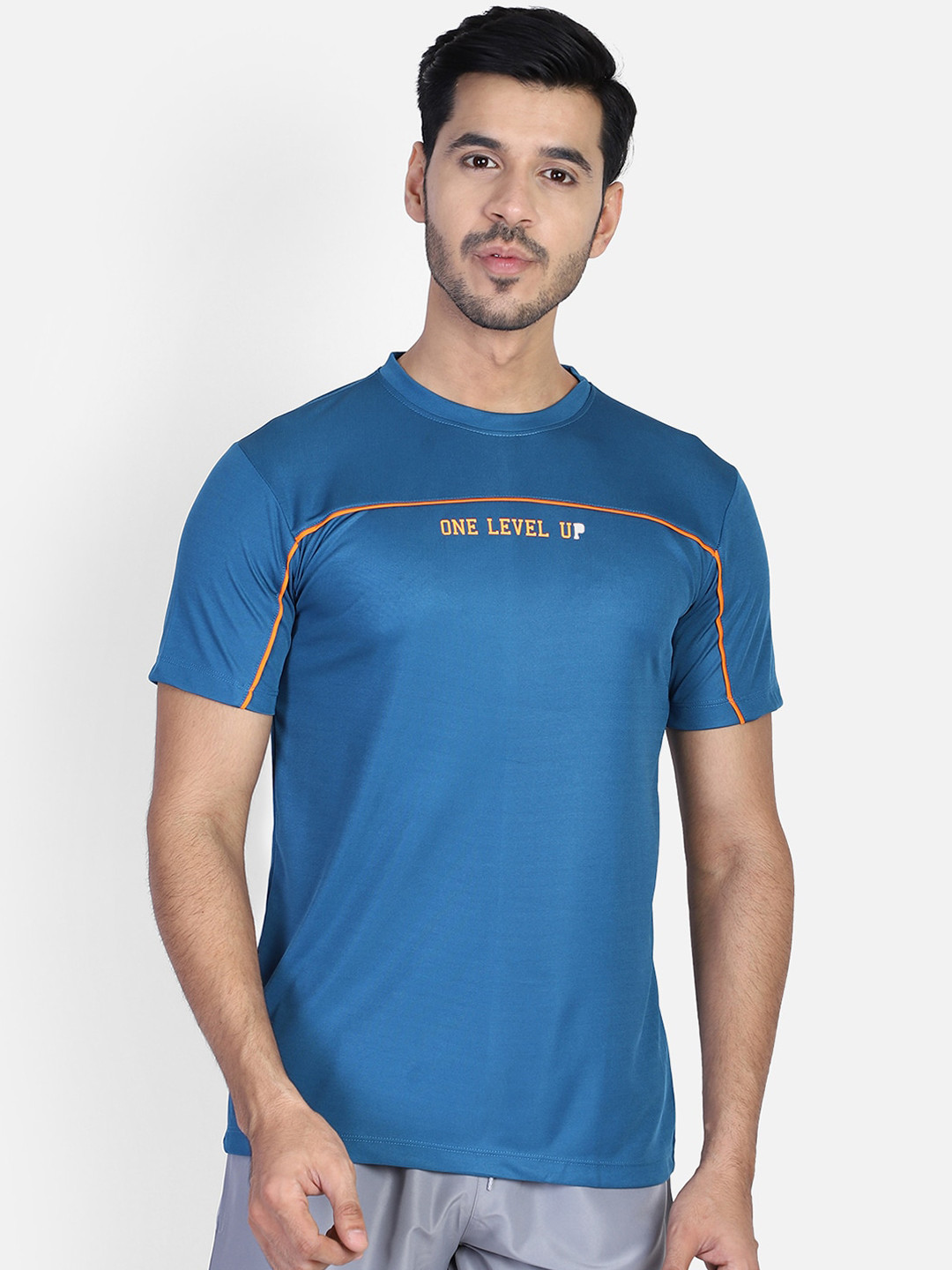 

Yuuki Men Blue Solid Round Neck T-shirt