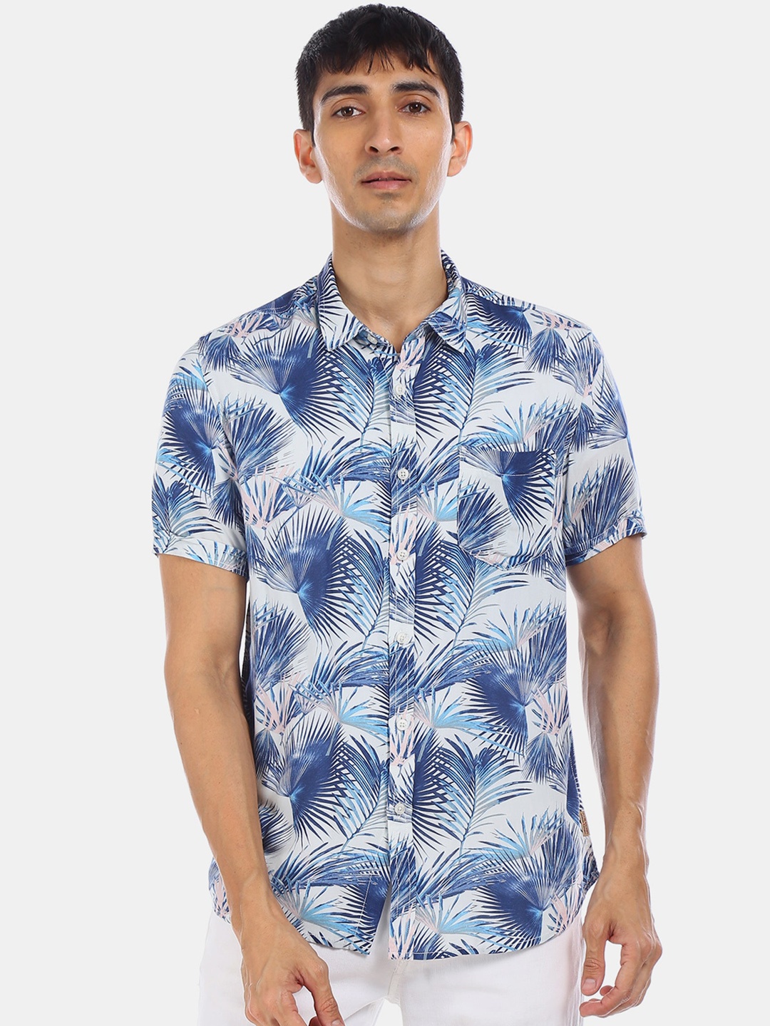 

Flying Machine Men Blue & White Regular Fit Printed Casual Shirt