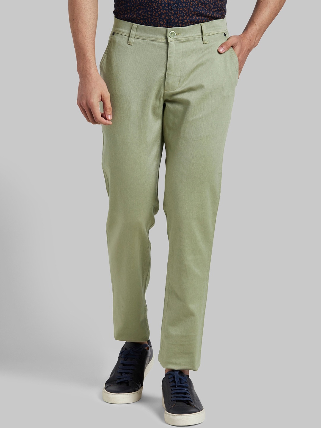 

Parx Men Green Tapered Fit Solid Regular Trousers