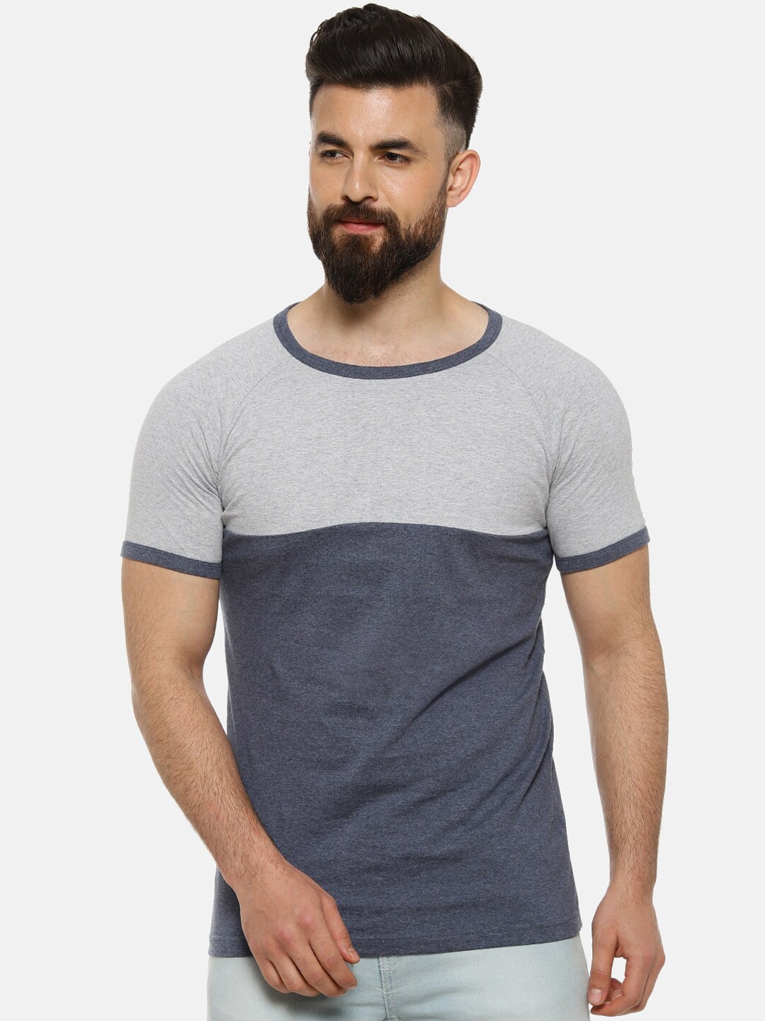 

Campus Sutra Men Grey Colourblocked Round Neck T-shirt