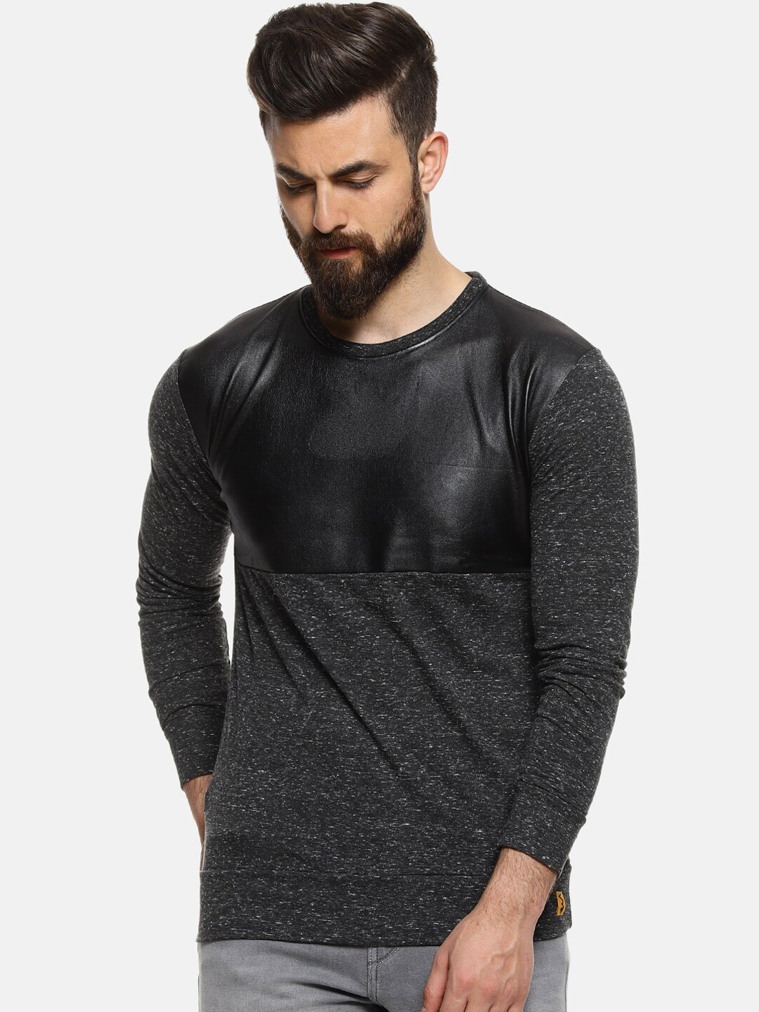

Campus Sutra Men Charcoal Grey & Black Colourblocked Round Neck T-shirt