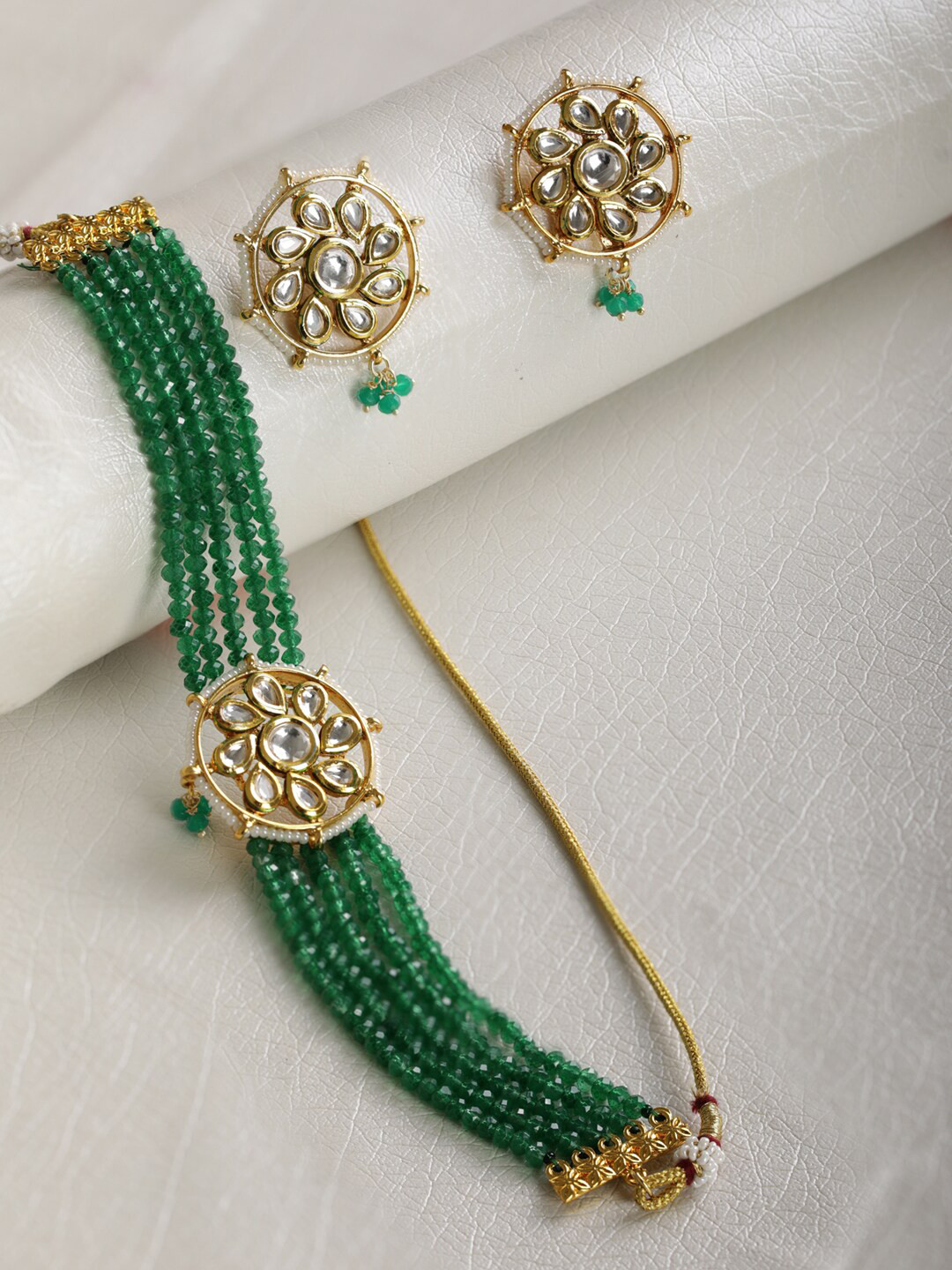 

Priyaasi Gold-Plated Green & White Kundan Studded Beaded Handcrafted Choker Jewellery Set