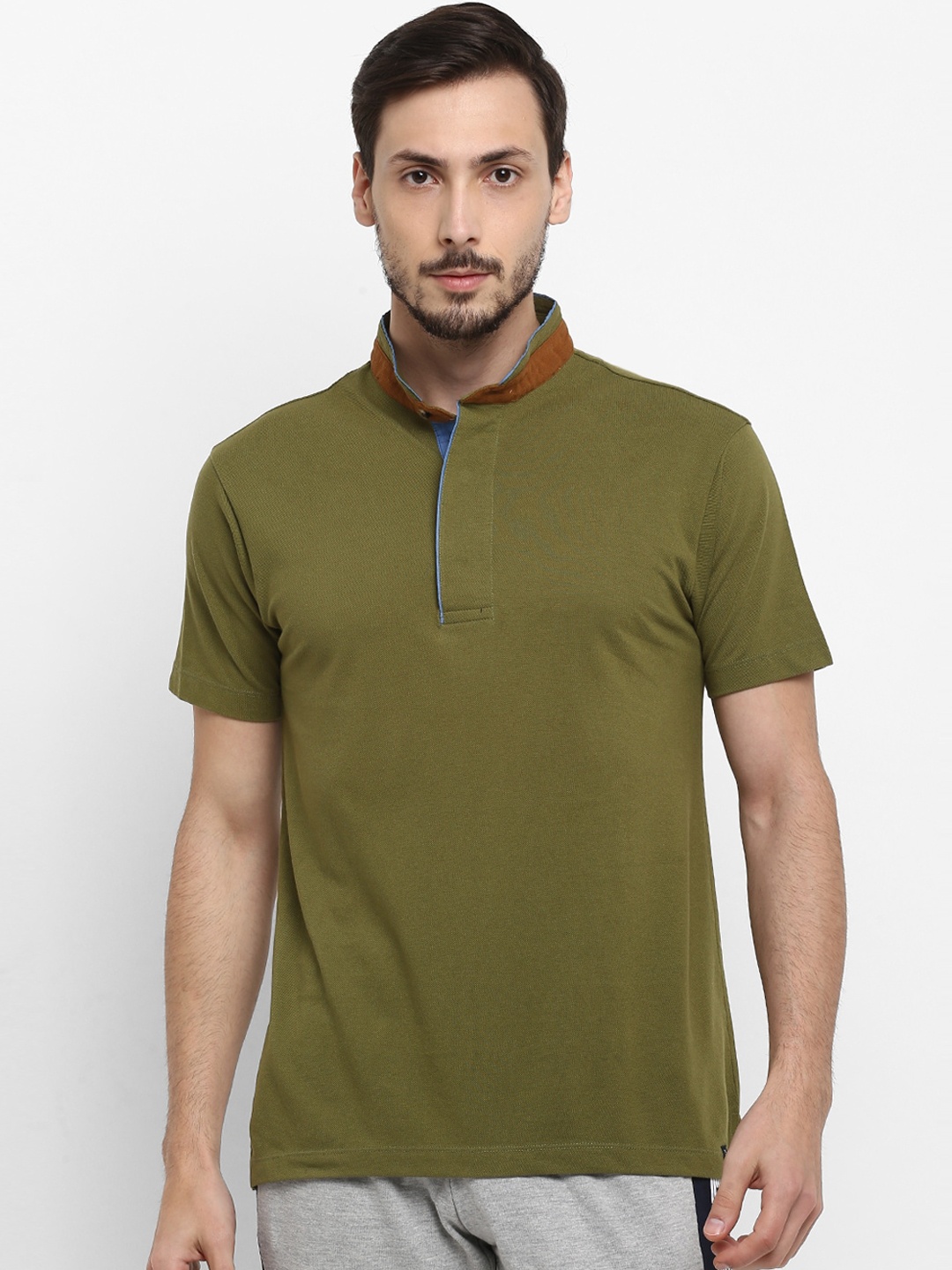 

OFF LIMITS Men Olive Green Solid Mandarin Collar T-shirt