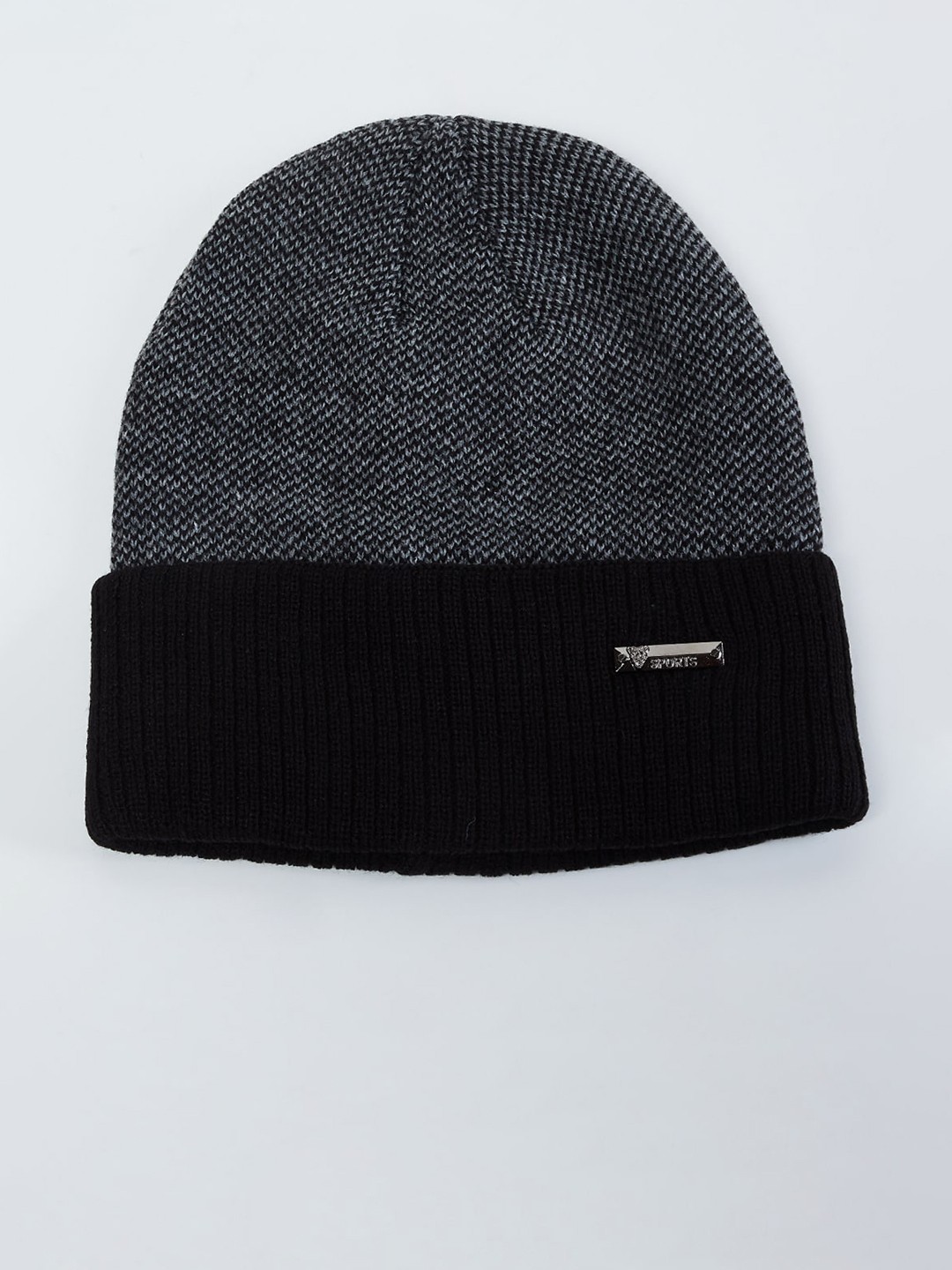 

max Men Grey & Black Solid Beanie