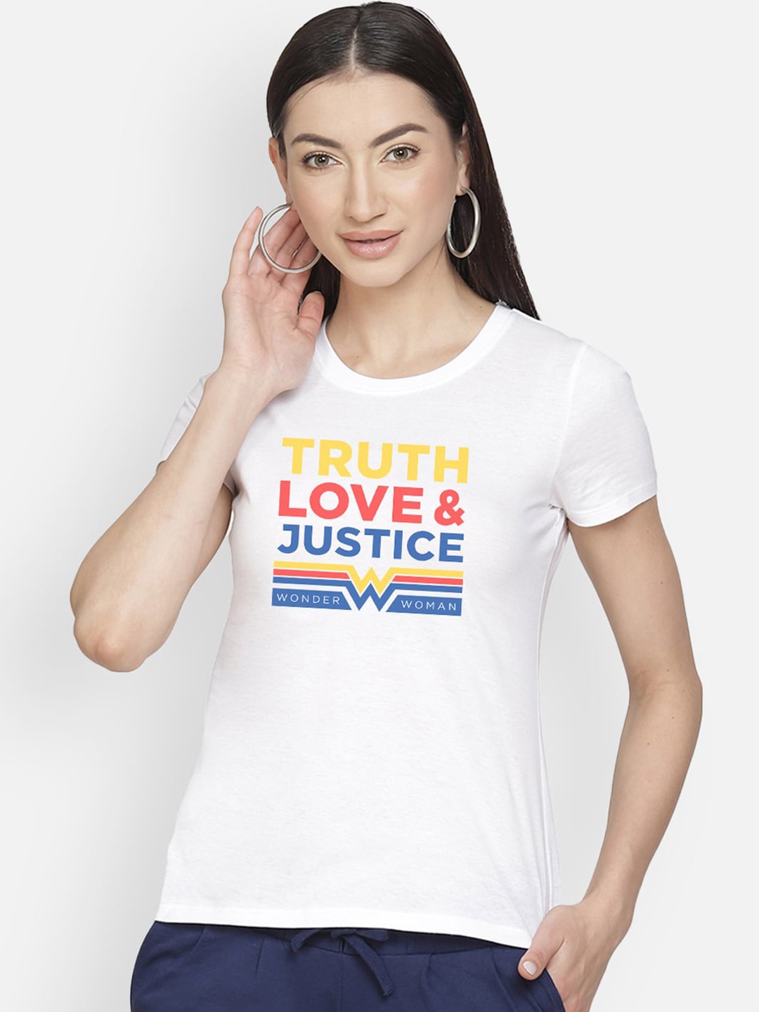 

Free Authority Women White Wonder Woman Print Round Neck T-shirt