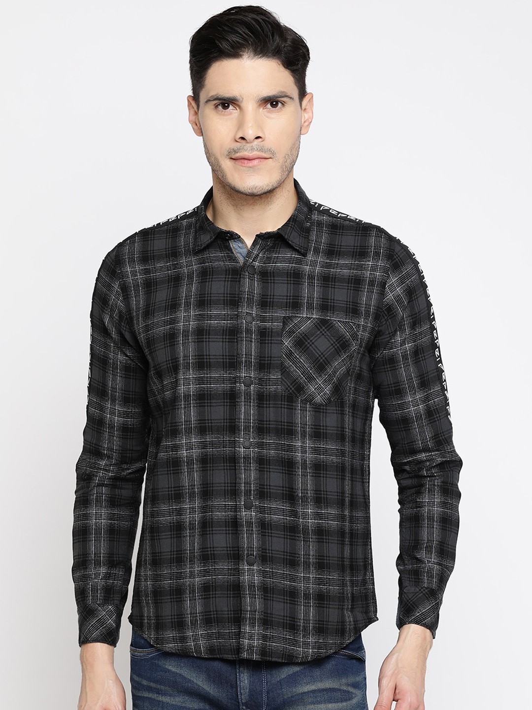 

Pepe Jeans Men Black Regular Fit Checked Casual Shirt