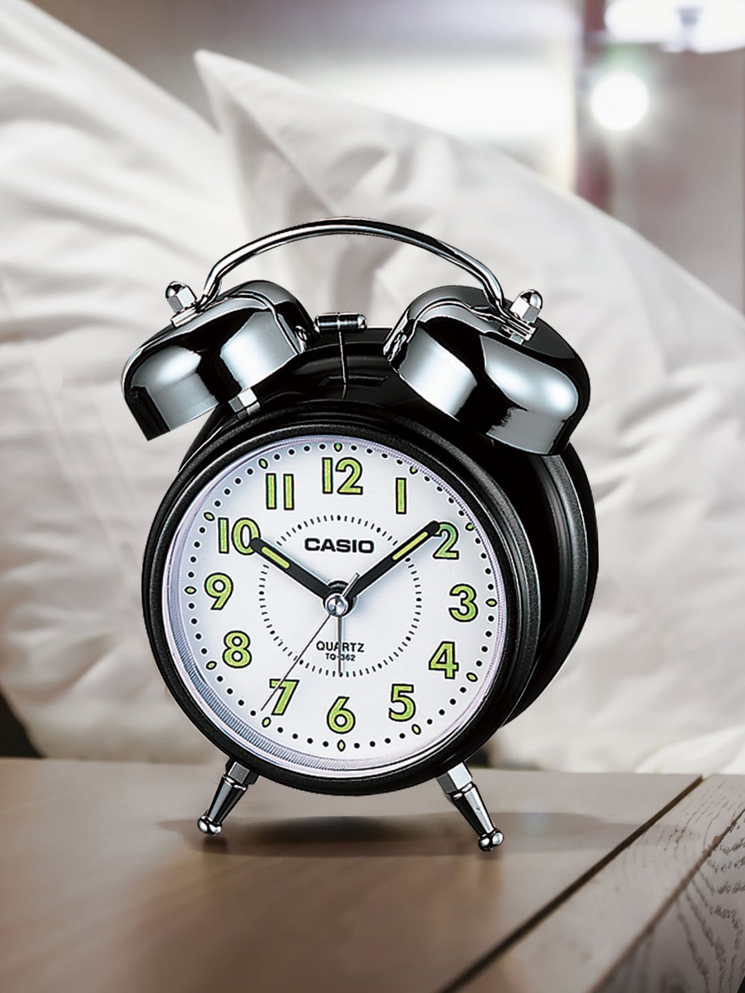

CASIO White & Black Round Solid Analogue Table Clock