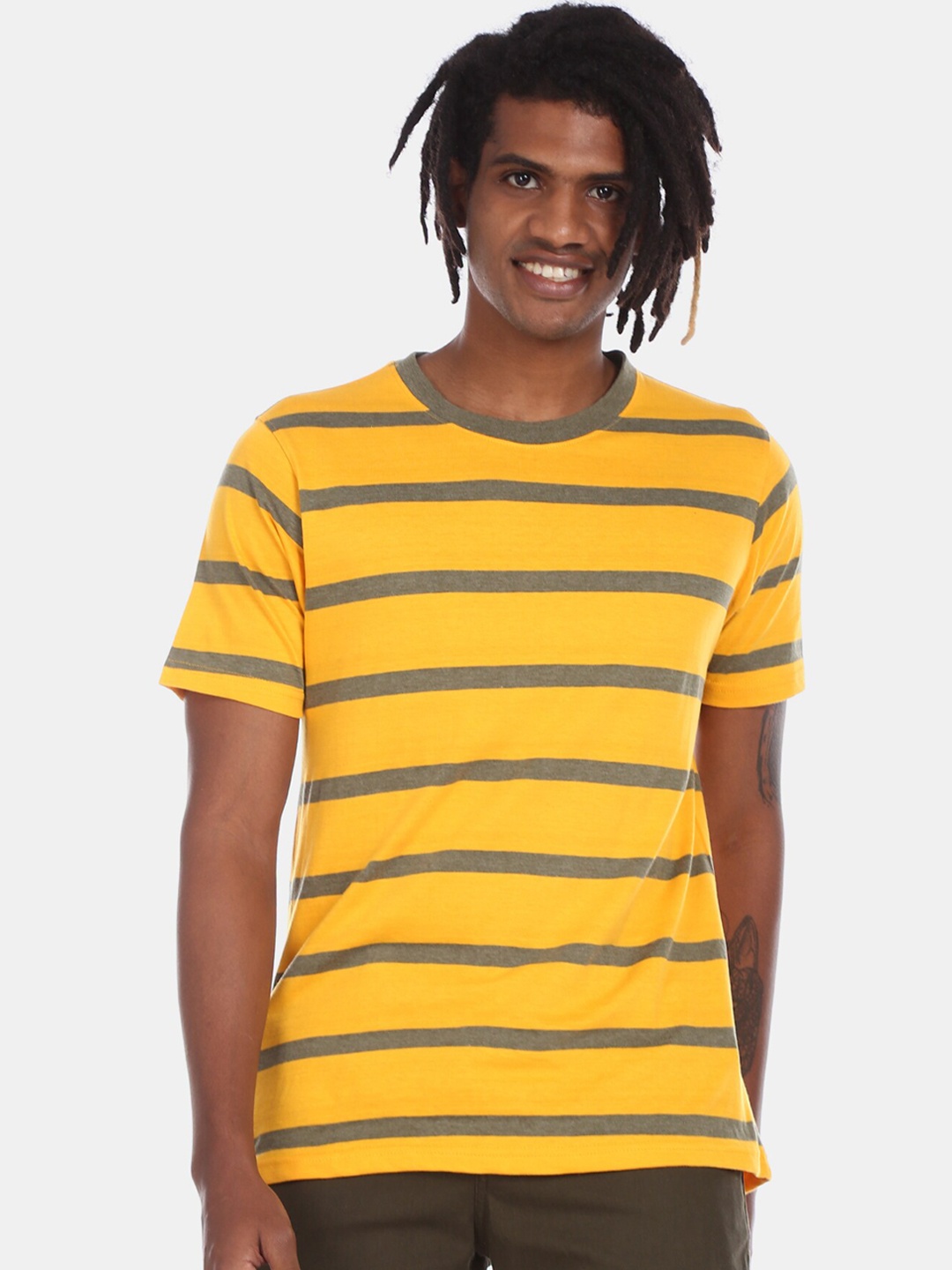 

Cherokee Men Yellow Striped Round Neck T-shirt