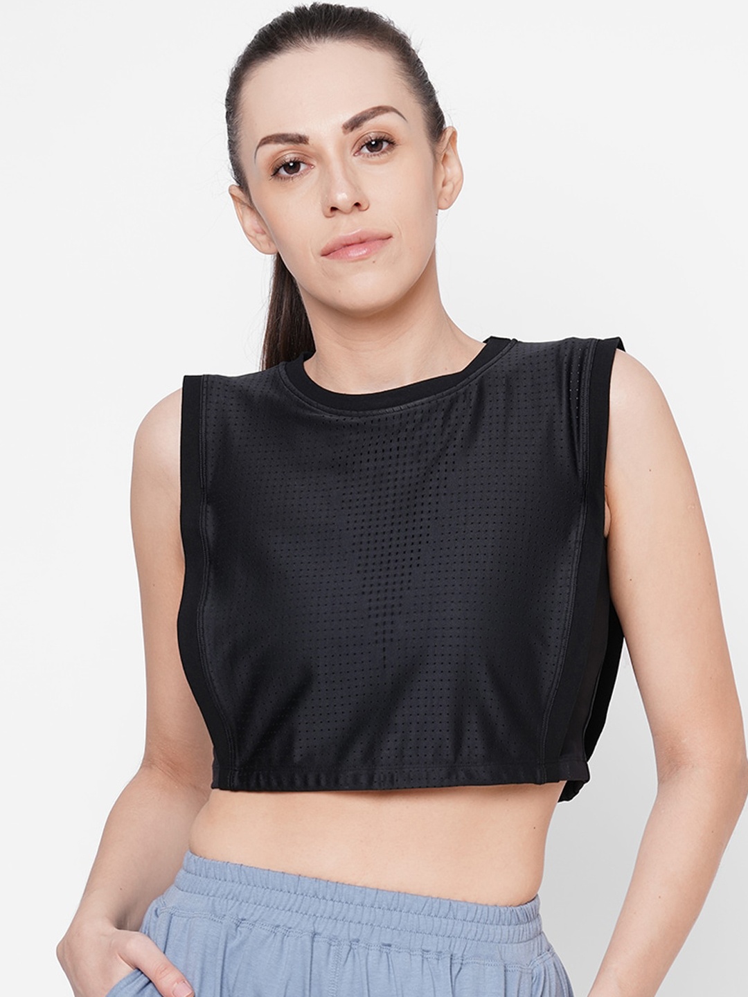 

Tuna London Women Black Solid Fitted Crop Top