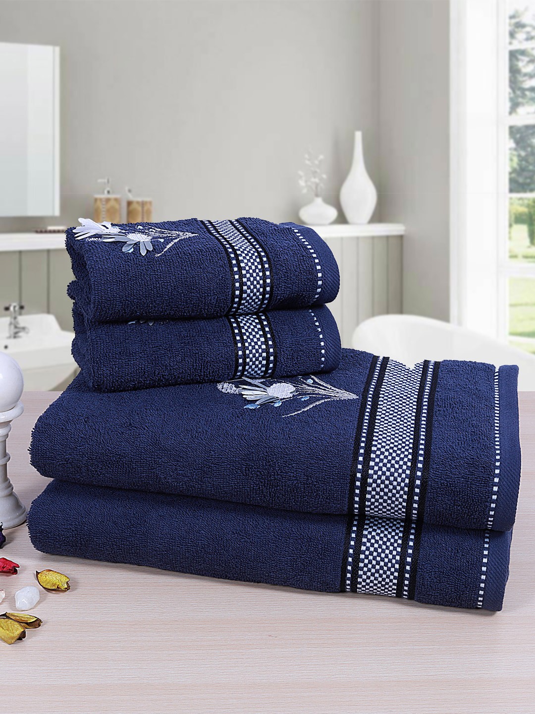 

RANGOLI Unisex Set Of 4 Blue Embroidered 380 GSM Towels
