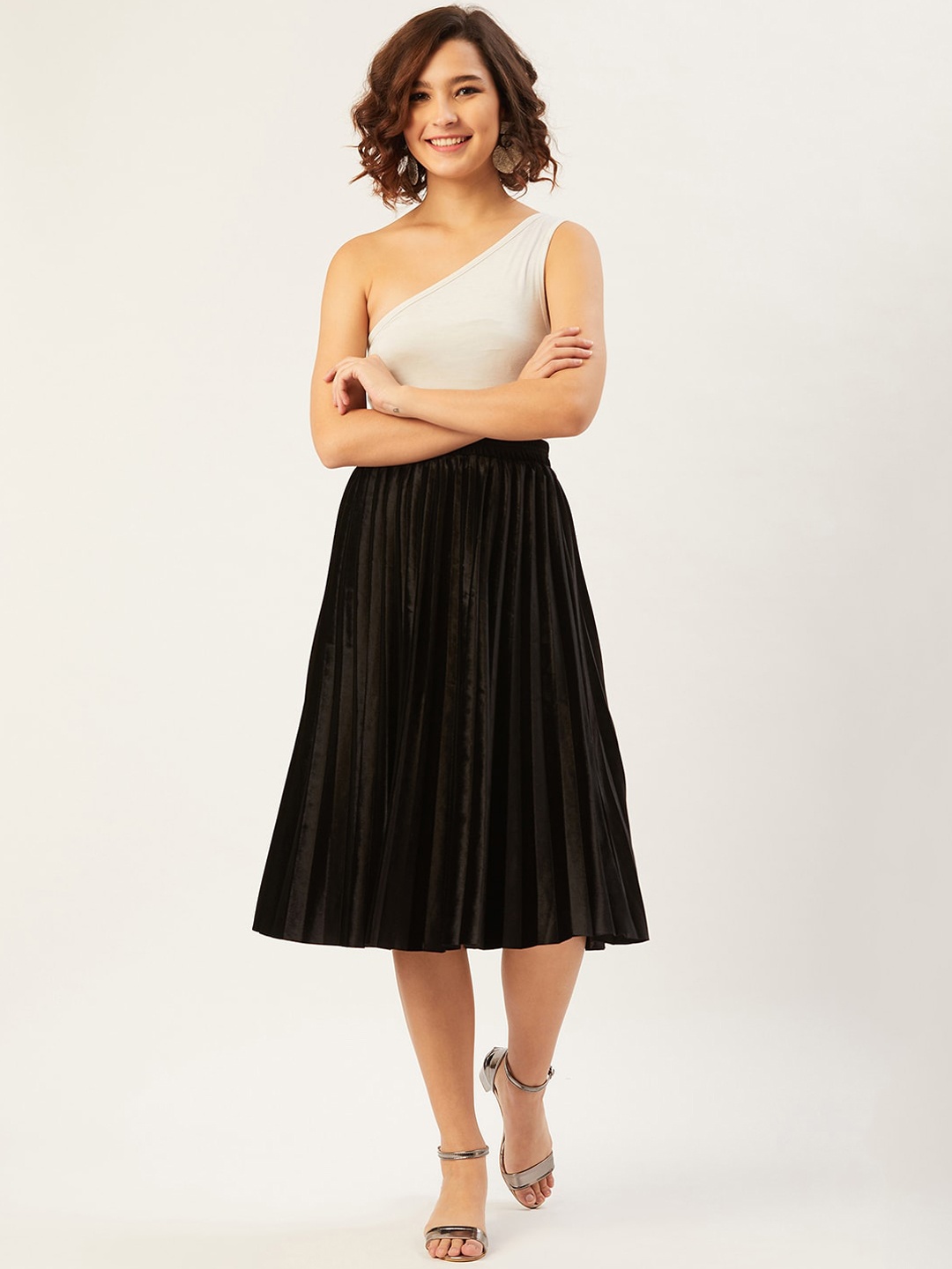 

ANVI Be Yourself Women Black Solid Pleated Midi-Length Flared Skirt