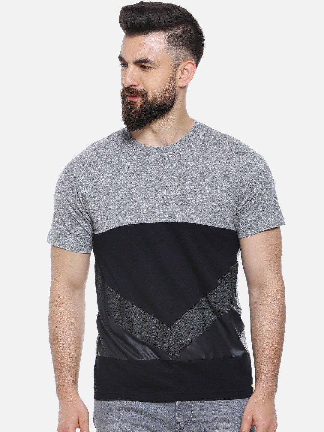 

Campus Sutra Men Grey & Black Colourblocked Round Neck T-shirt