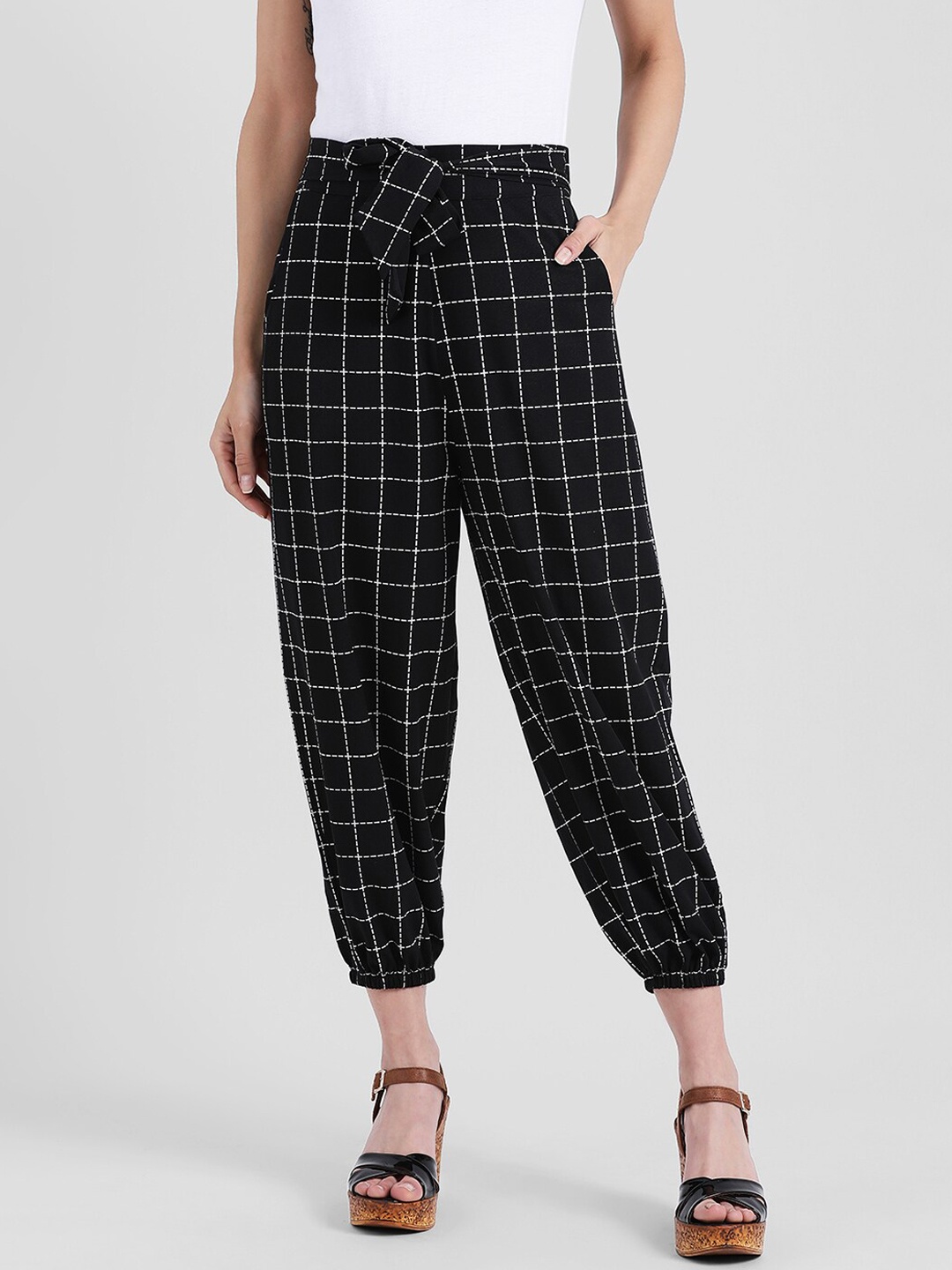 

Zink London Women Black & Off-White Regular Fit Checked Joggers